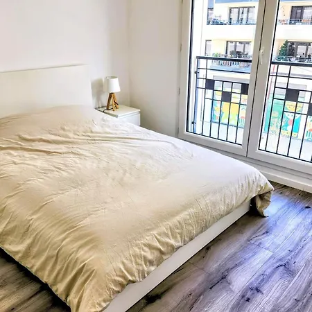 Modern 2br Balcony Secured Parking Metro 14 Daire